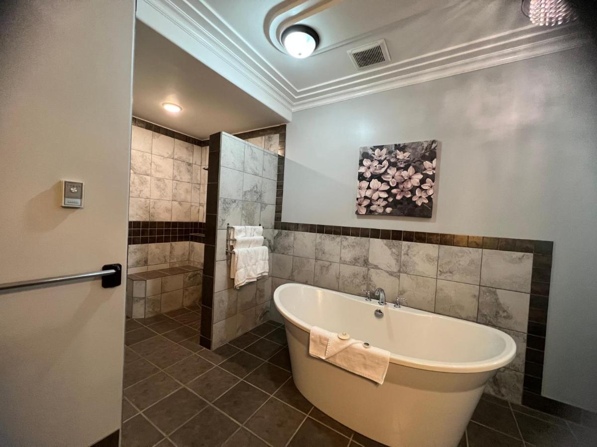 Wells Gray Hotel Clearwater